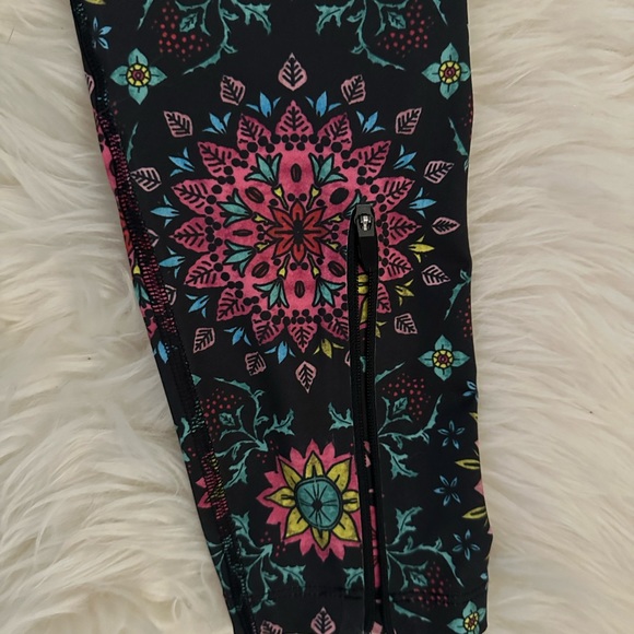 Nike x Riccardo Tisci Kaleidoscope Floral Leggings As Seen on Daisy Ridley - Picture 6 of 8